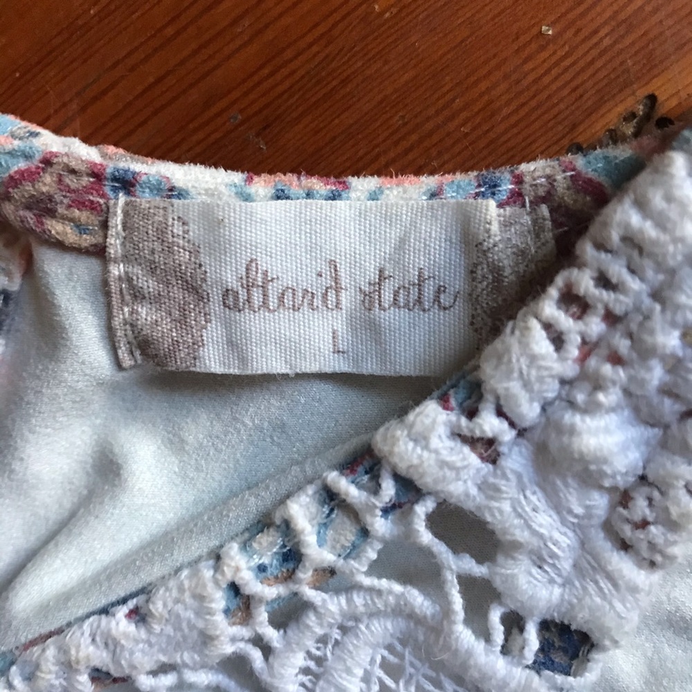 💛Altar’d State Top👚 - Picture 3 of 4